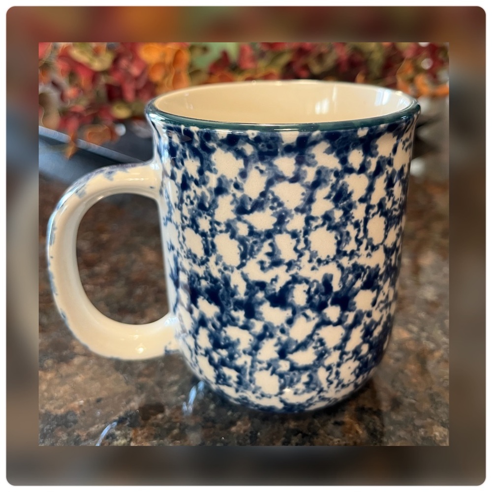 Vintage Folk Craft-Pair of ‘’Cabin in the Snow’ by Tienshan. Mugs. - Picture 4 of 7